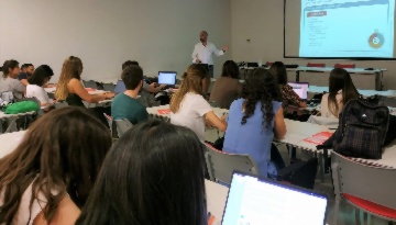 Los Médicos Internos Residentes de Málaga aprenden sobre vacunas en el nuevo curso vacMIR de Grupo IHP